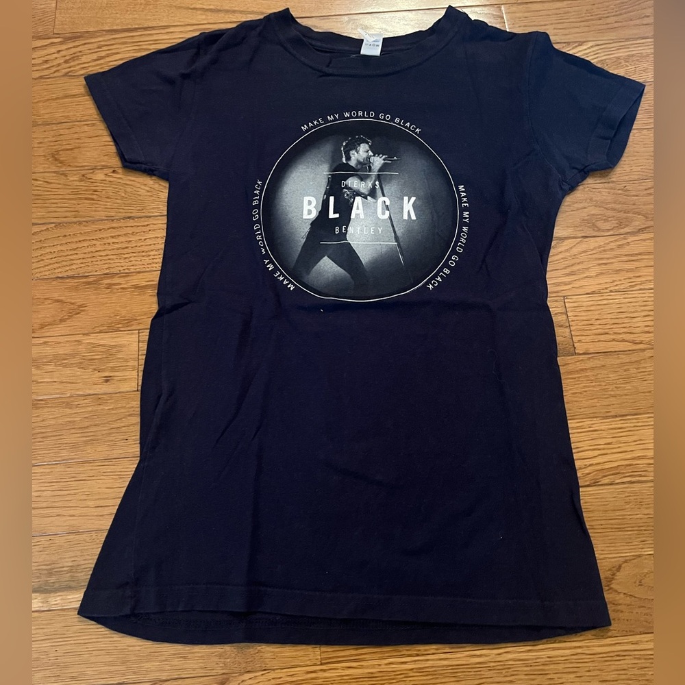 Dierks Bentley Black Tour Concert T shirt size Small. 100% cotton.